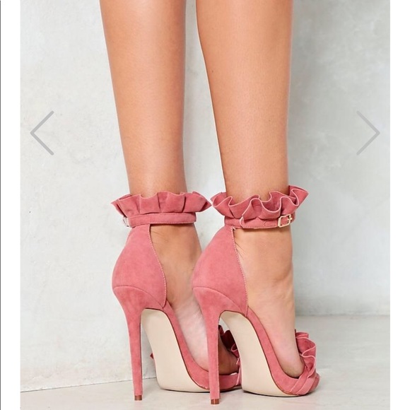 ❤️ SOLD ❤️ Ruffle Heels - Picture 3 of 3